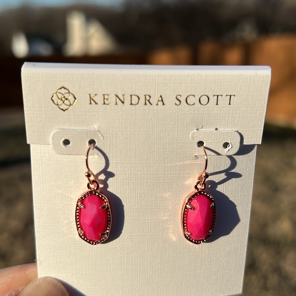 The classic oval shape in the Lee Rose Gold Drop Earrings in Azalea illusion - Picture 10 of 10